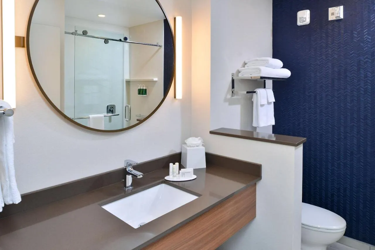 Fairfield Inn & Suites By Marriott Charlotte University Research Park Hotel